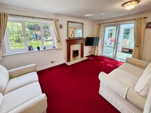 Lounge Diner- click for photo gallery